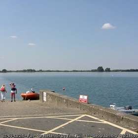 A quality guide to fishing at Farmoor Reservoir in Oxon